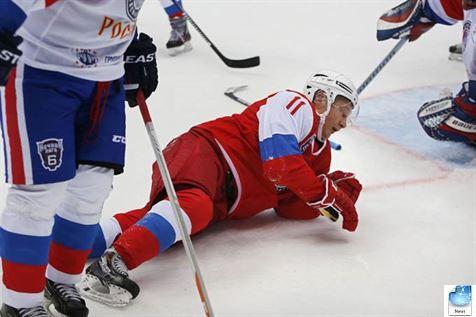 Видео как Путин упал на хоккее набирает популярность в сети