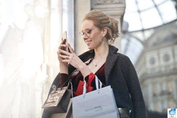 Покупатели с мобильными телефонами покупают больше
